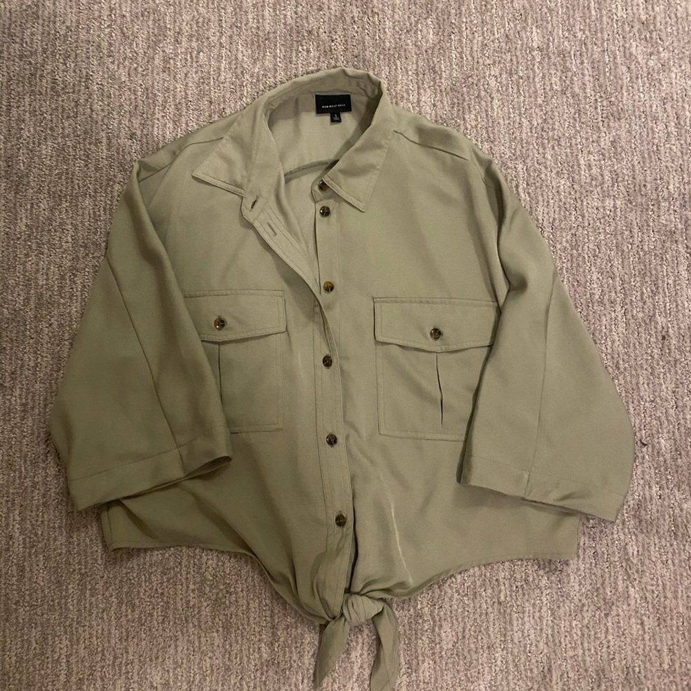 Button down, slightly cropped, tie bottom, safari sage green